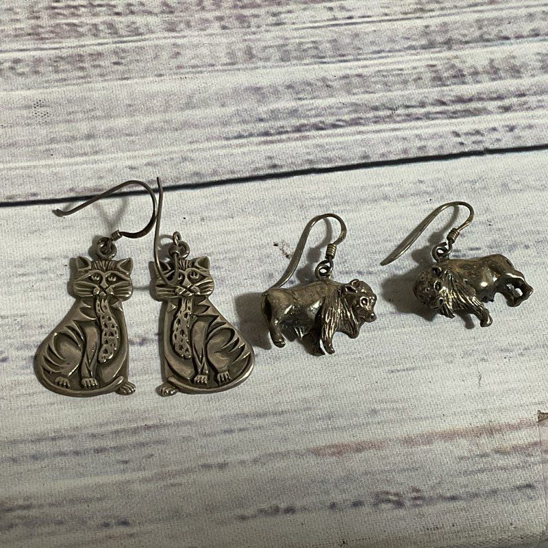 VTG. Sterling Silver Cat & Buffalo Earrings- 12.05g