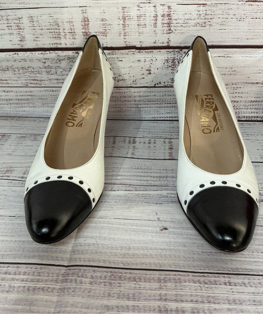 Women's Vtg Salvatore Ferragammo White And Black Spectator Pump Size 8.5 Narrow
