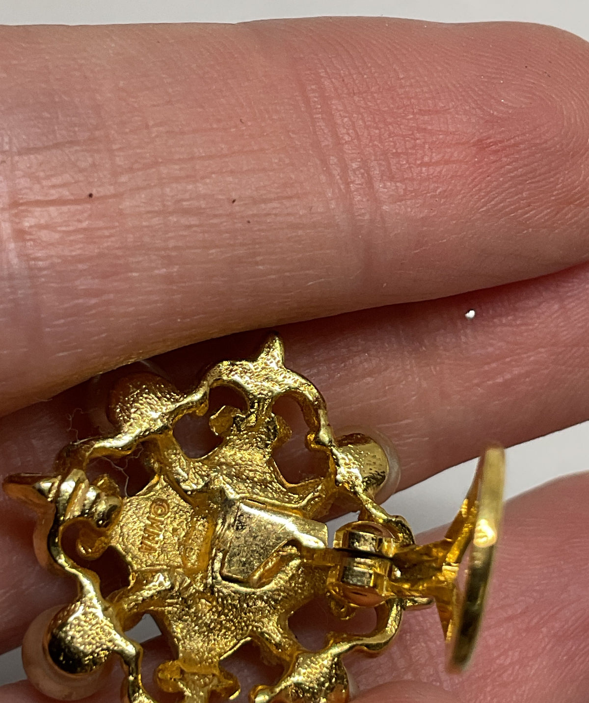 MMA Metropolitan Museum of Art Gold Tone Vintage Clip On Earrings
