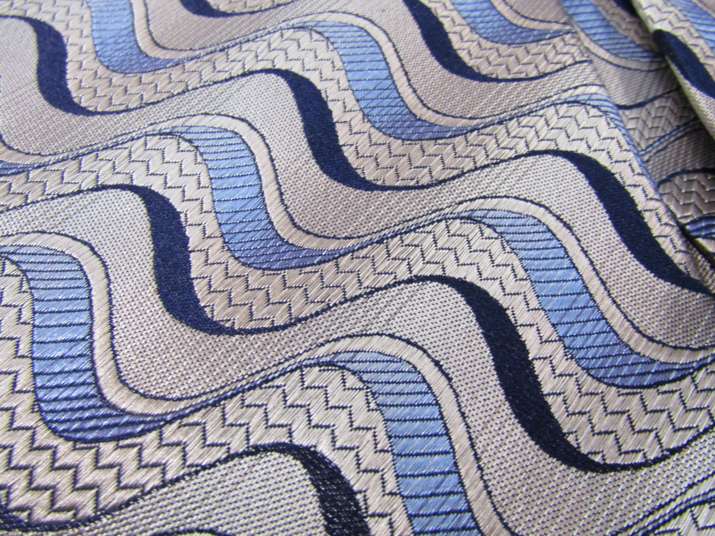 Jhane Barnes Men's Gray & Blue Abstract Wave Pattern Silk Tie