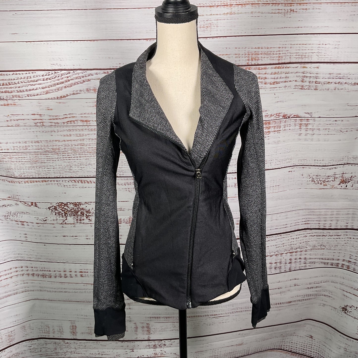 Lululemon Emerge Renewed Grey Herringbone Black Jacket - Size 6