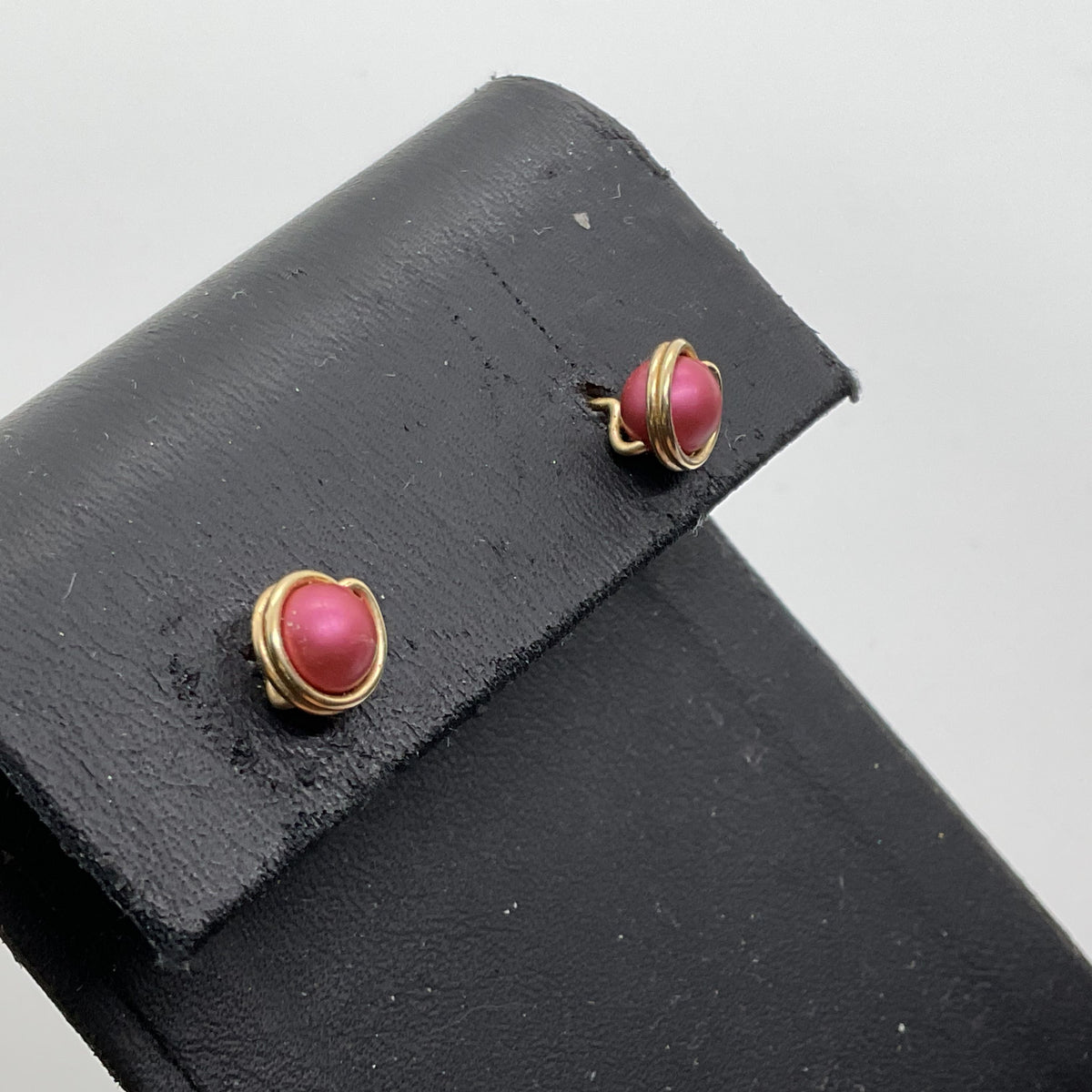 10K Yellow Gold Wire Wrapped Faux Pink Pearl Stud Earrings- 1.18g