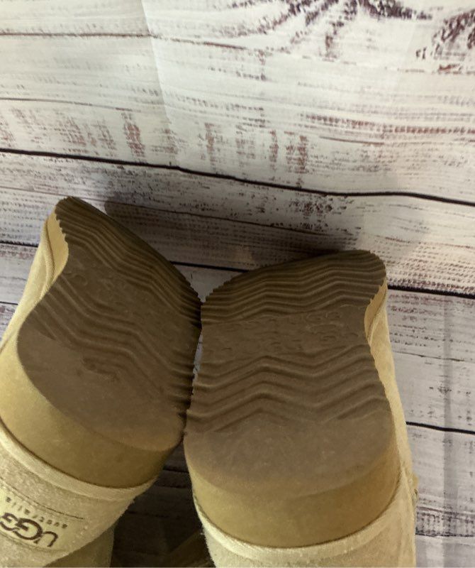 Women's Classic UGG Boots w/ Sheepskin Lining Size 9