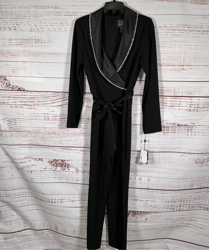 NWT Adrianna Papell Black Crystal Tuxedo Trim Jumpsuit Size 4 Retail $199