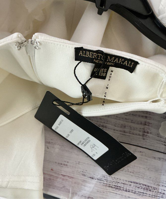 NWT Alberto Makali Formal dress with floral appliqued sleeves Size 4 Retail $199
