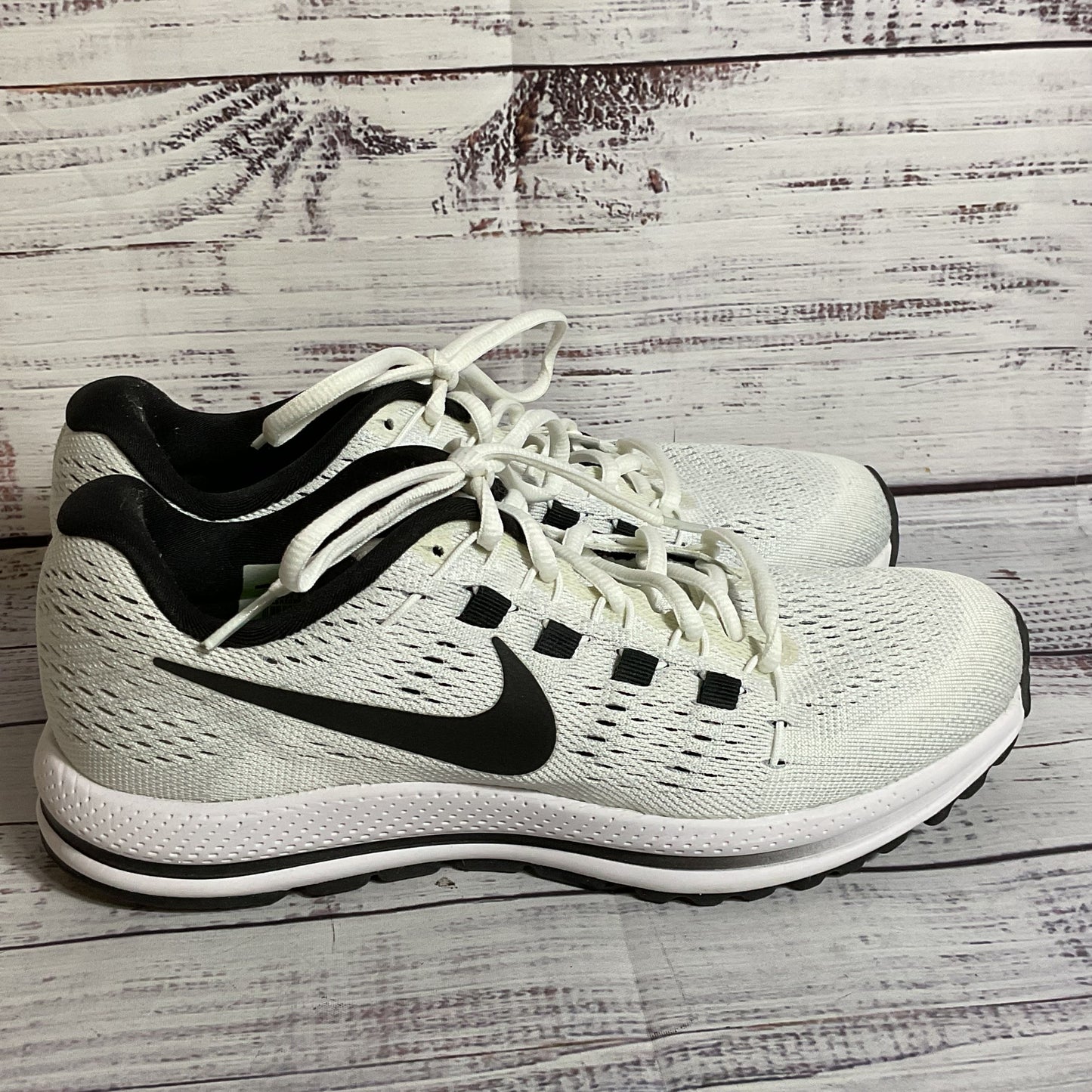 NWOB NIKE Air Zoom Vomero 12 #863766-100 Women's White Running Shoes- SZ 8