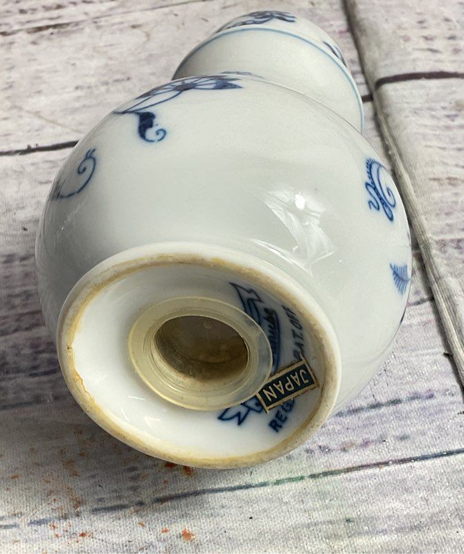 Blue Danube Blue Onion Porcelain Salt & Pepper Shakers Multicolor