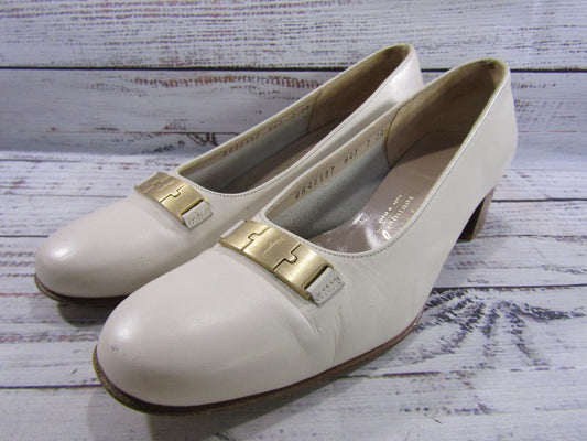 Salvatore Ferragamo Women's White Leather Pumps Size 7 AA Made in Italy