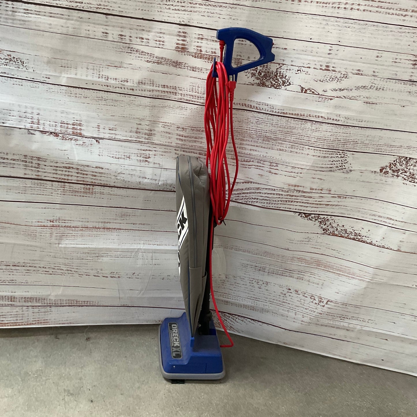 Oreck XL2100RHS Commercial Upright Bagged Vacuum Cleaner Works