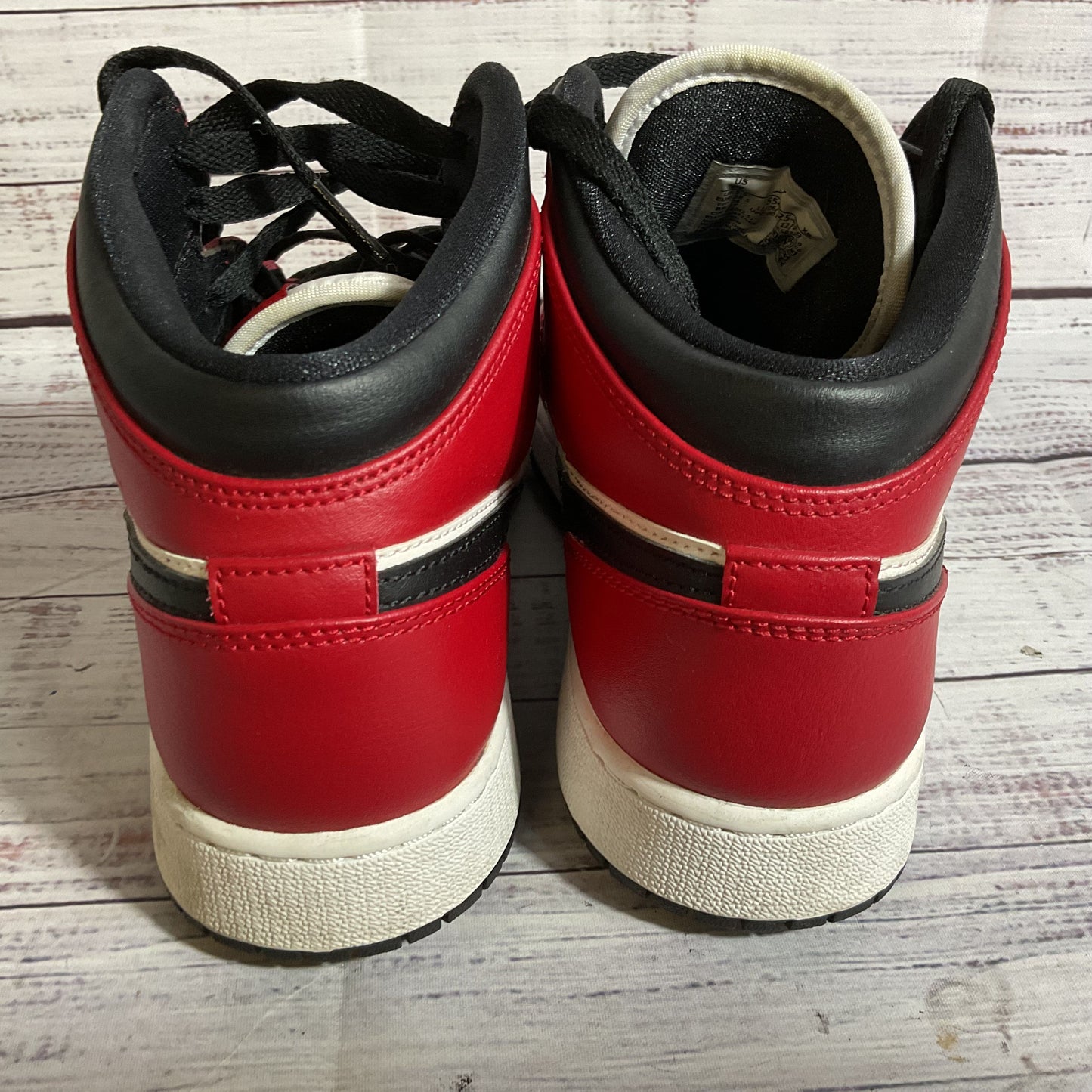 NIKE Air Jordan 1 Chicago Mid 554725-069 Red/Black Unisex Kids Sneakers- SZ 6Y