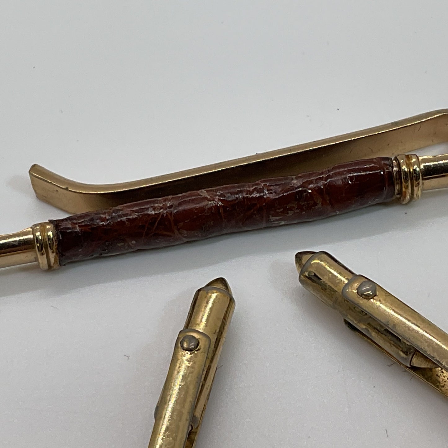 VTG. de CARA Brass Embossed Leather Cufflinks and Tie Clip