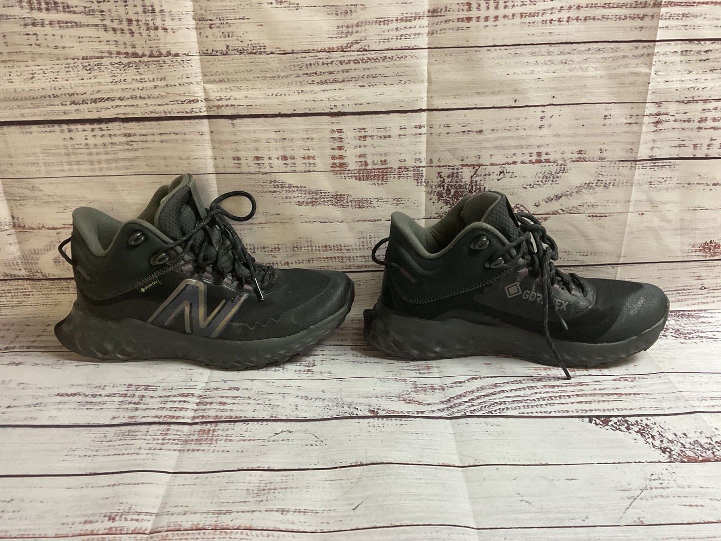 New Balance Gore Tex Black Athletic Sneakers Shoes Women 7.5