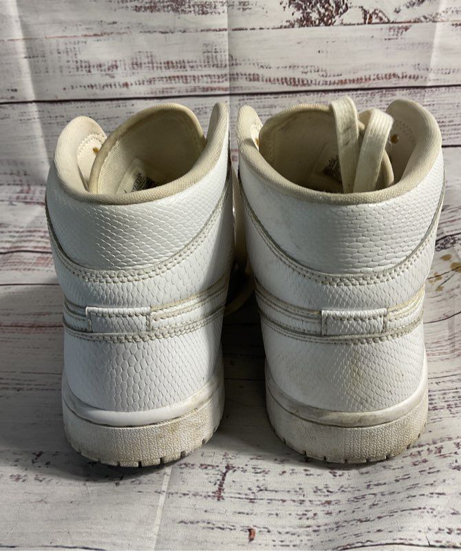 Nike Air Jordan 1 Mid Women's White Snakeskin Texture Sneakers BQ6472-110 Size 9