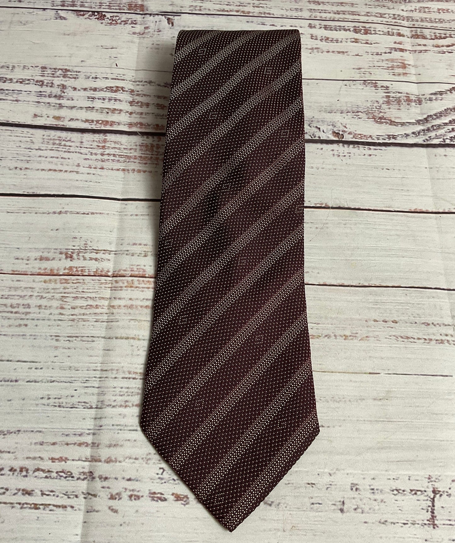 GUCCI Men's Red Striped 100% Silk Tie 57.5"