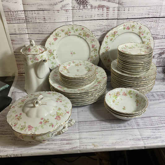 VTG. HUTSCHENREUTHER Germany "Maple Leaf" Scalloped Dish Set- 47 Pieces