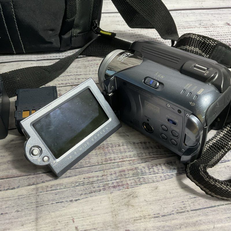 JVC Everio GZ-MG37U Camera w/ 3 Batteries UNTESTED