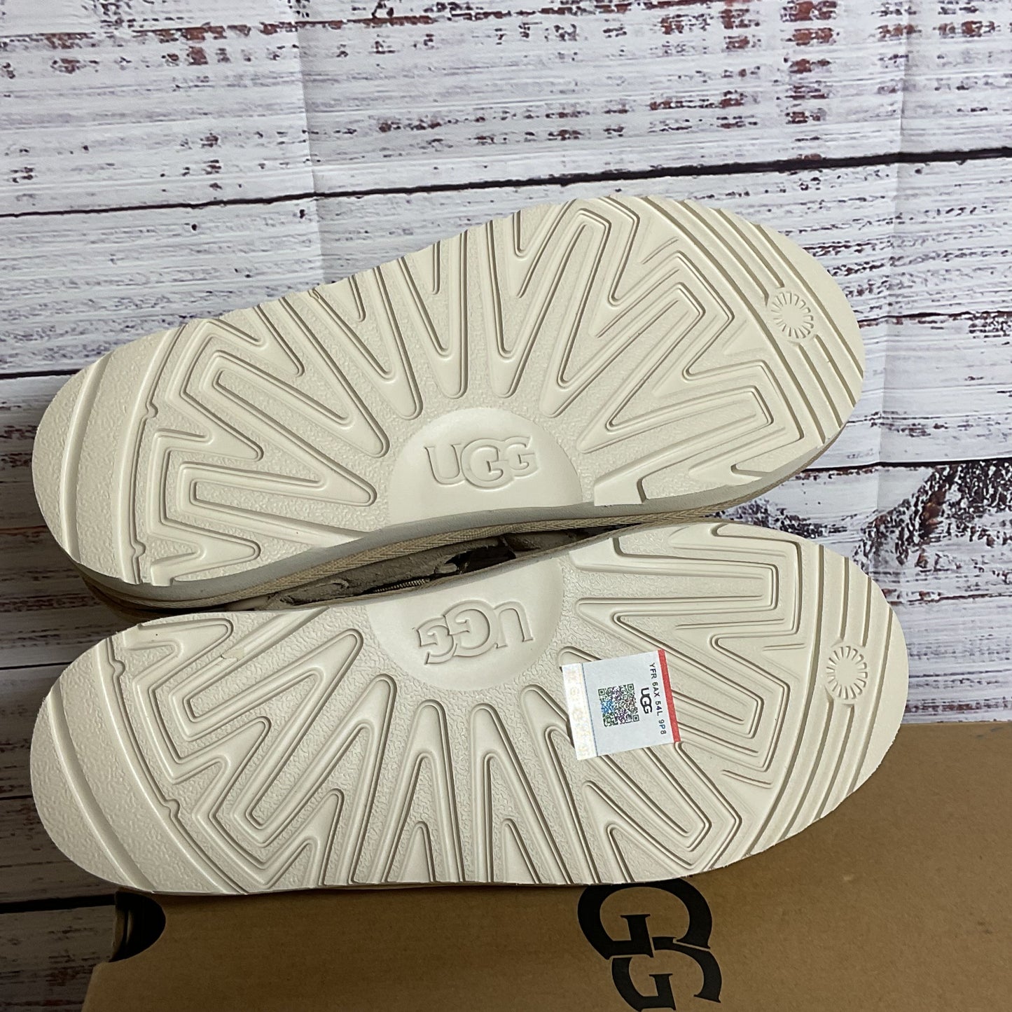 NWB UGG Goldencoast Women's Tan Strappy Sandals- SZ 4