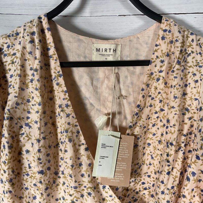 NWT Mirth Krabi Crossover Champagne Floral Print Short Sleeve Dress - Size M