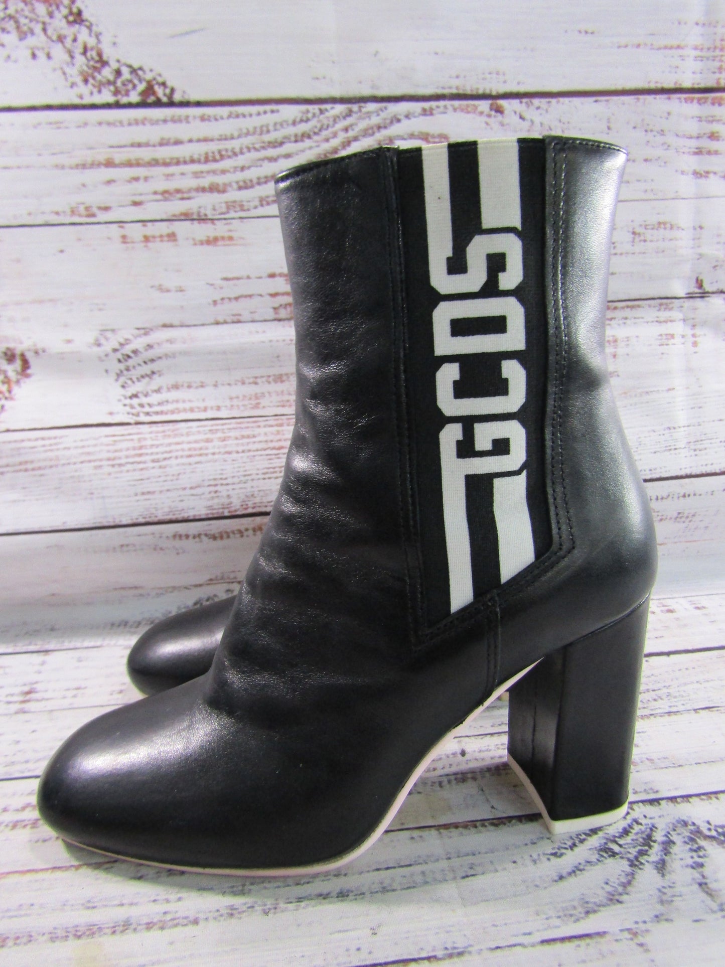 GCDS Women's Black Leather Chelsea Boots Size 8 Made in Italy