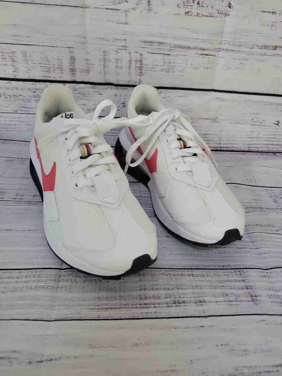 NWOB Women's Nike Air Max Pre Day Running Sneaker Size 7