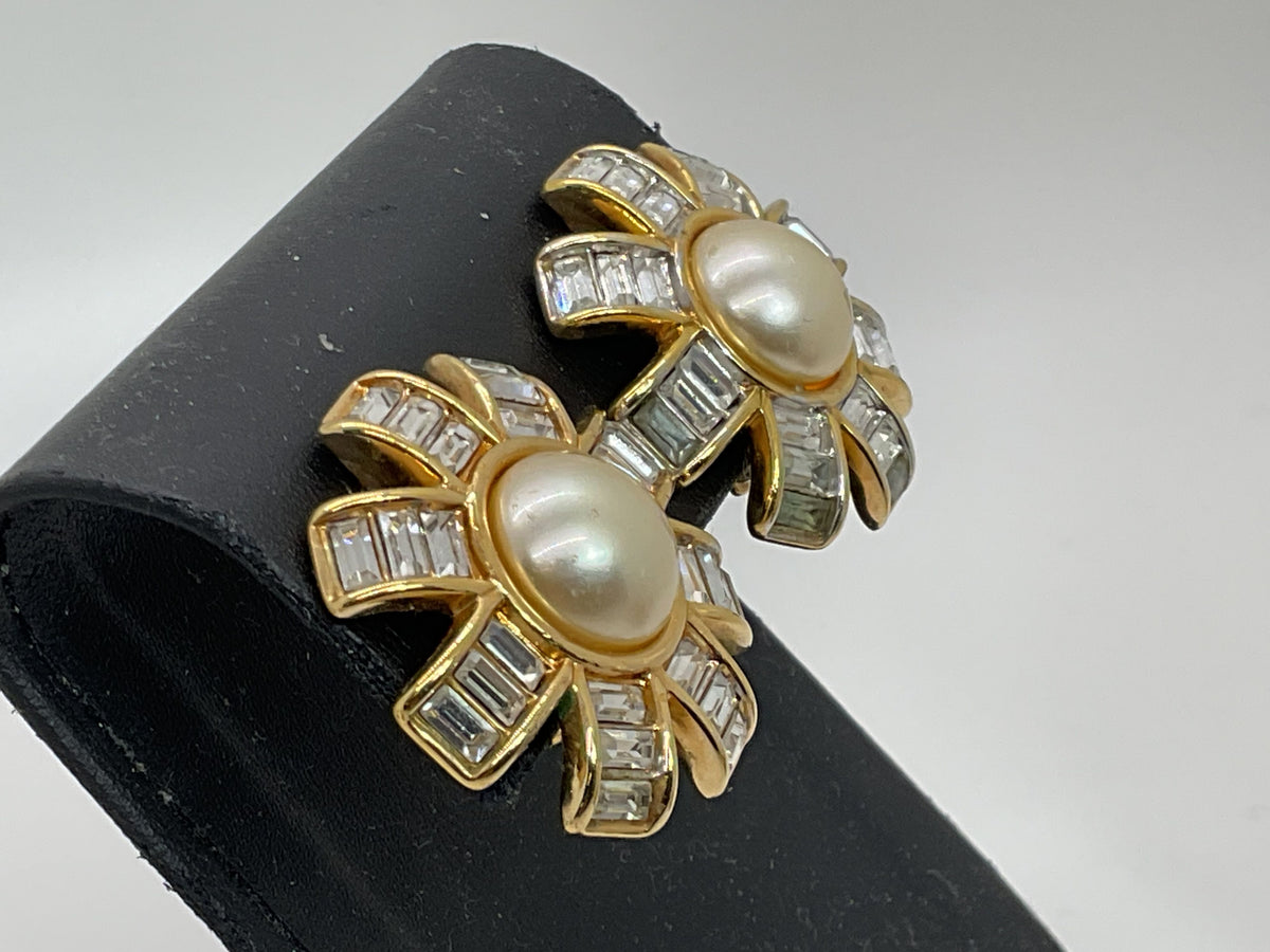 VTG. 70's Swarovski America Ltd. S.A.L. Gold Tone Swarovski Crystal Earrings- 1"