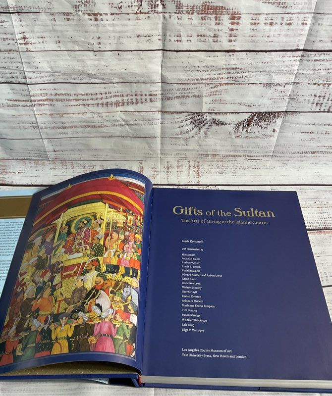 Gifts Of The Sultan: The Arts Of Giving At The Islamic Courts Hardcover