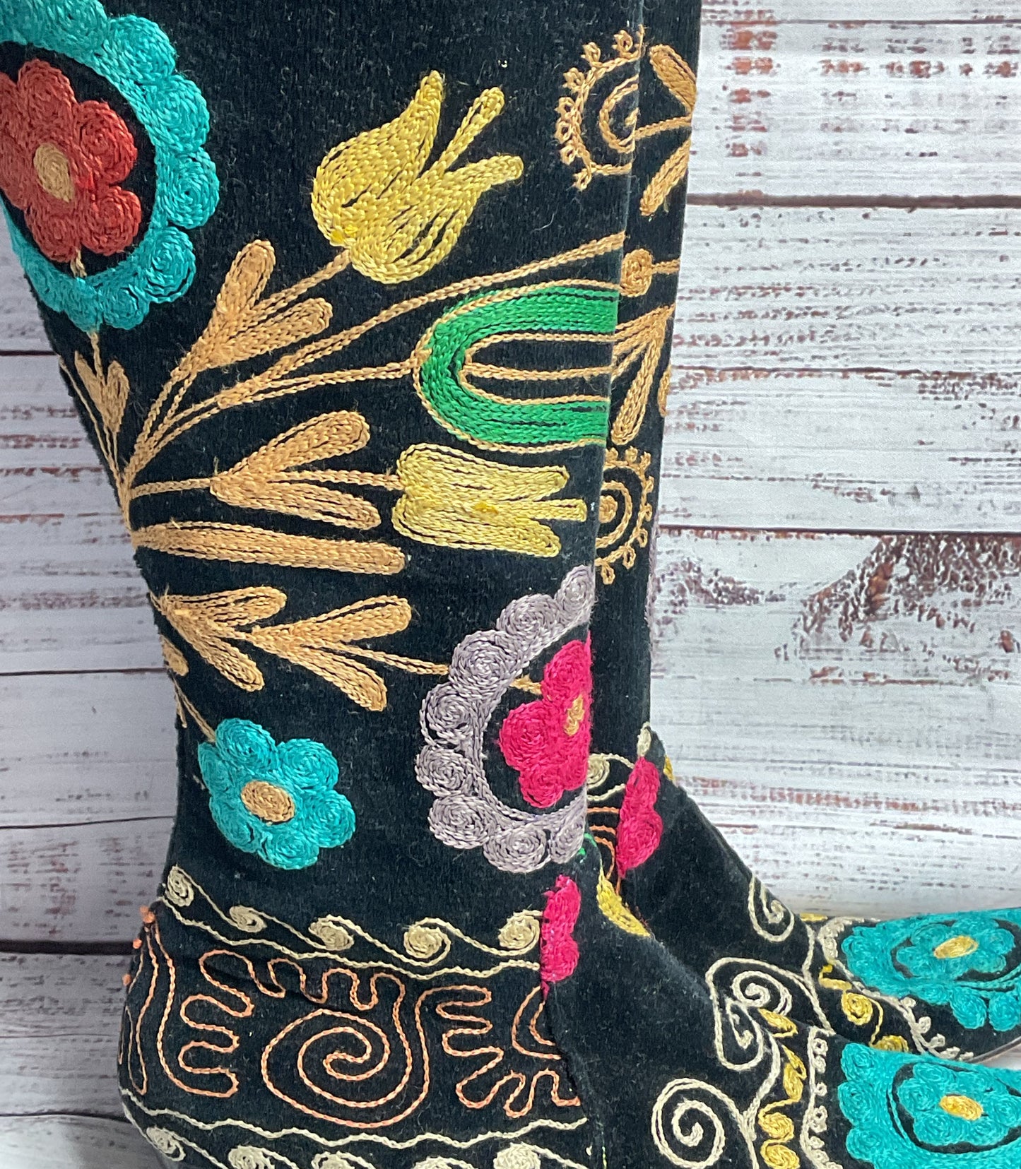 Antique Objet Embroidered Floral Boots Multicolor 39
