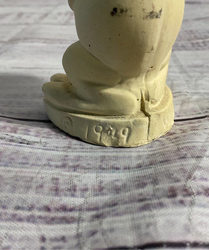 Vintage Donald Duck Bisque Chalkware Figurine. Marked Walt Disney Collectible