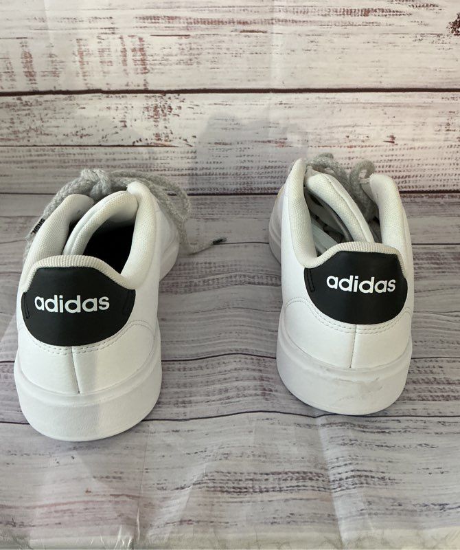 NWB Women's Adidas Advantage 2.0 White Sneakers Size 8.5 Retail $70