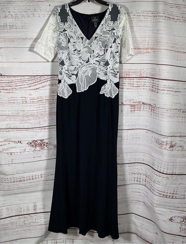 NWT Adrianna Papell Navy blue Embroidered Crepe Gown Dress Size 8 Retail $249