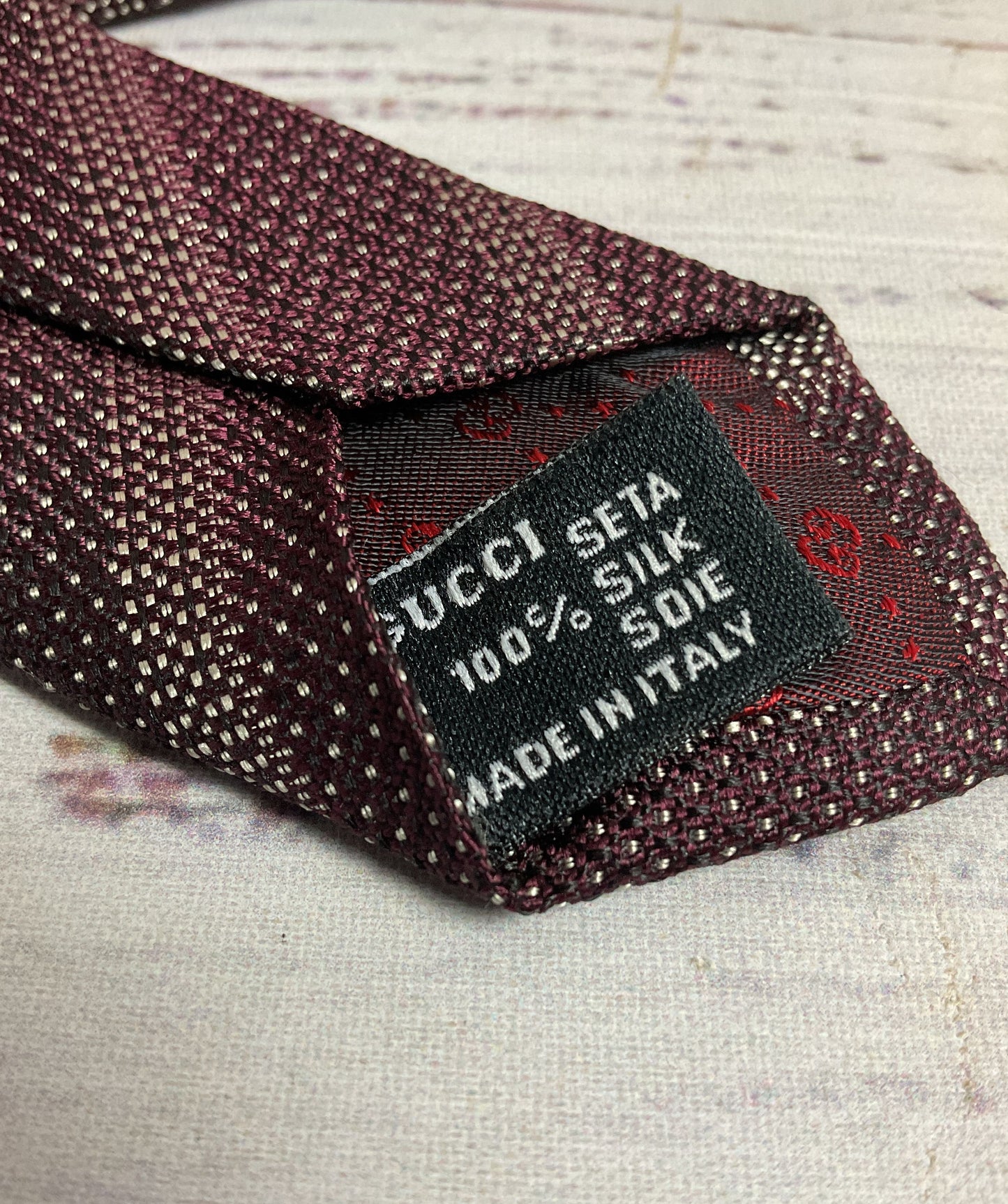GUCCI Men's Red Striped 100% Silk Tie 57.5"