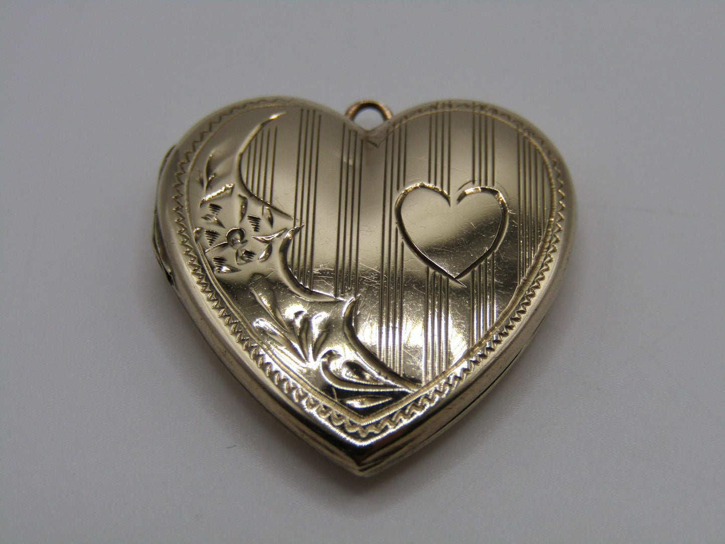 Vintage 10k Yellow Gold Floral Etched Heart Locket Pendant