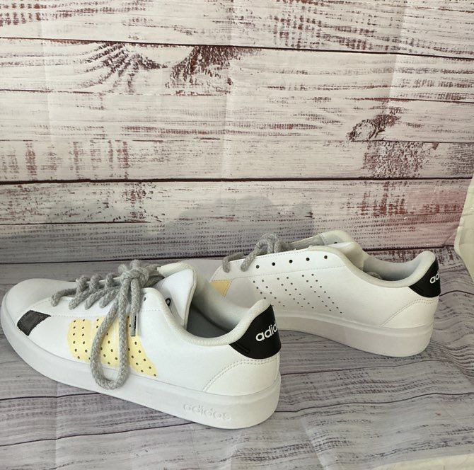 NWB Women's Adidas Advantage 2.0 White Sneakers Size 8.5 Retail $70