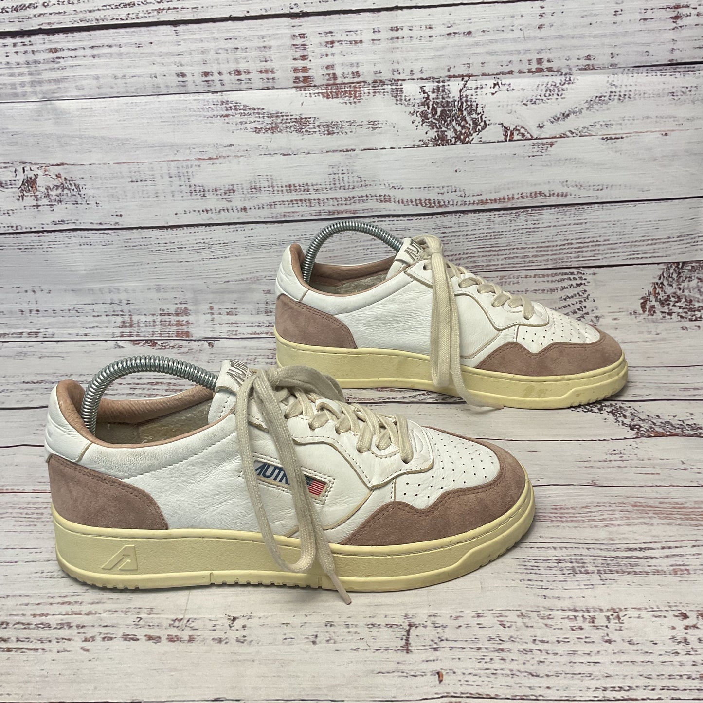 Autry Medalist Low-Top White Athletic Shoe Women Size 9.5