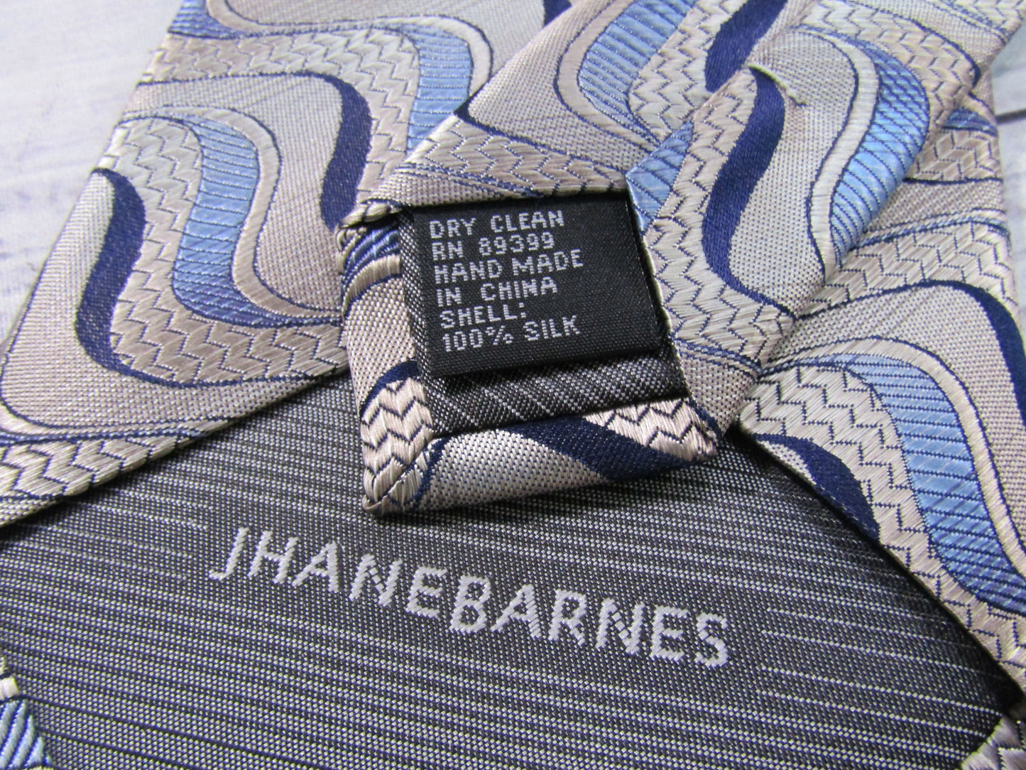 Jhane Barnes Men's Gray & Blue Abstract Wave Pattern Silk Tie