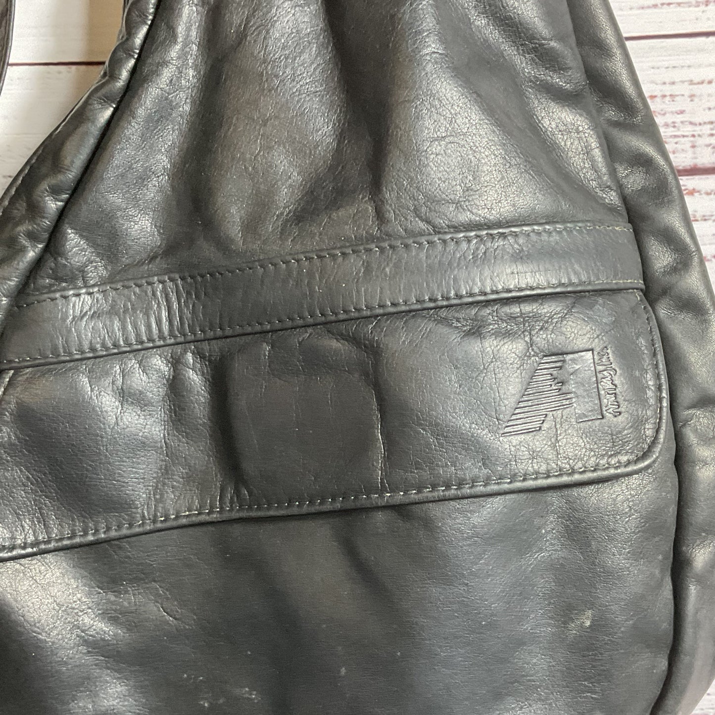 VTG. AMERIBAG X LL Bean Black Leather Healthy Back Ameribag Sling Crossbody