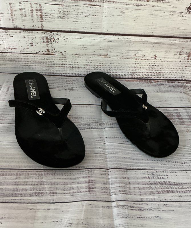 Women's Chanel 24S velvet crystal CC logo thong sandals Size 39C US 8.5 Wide