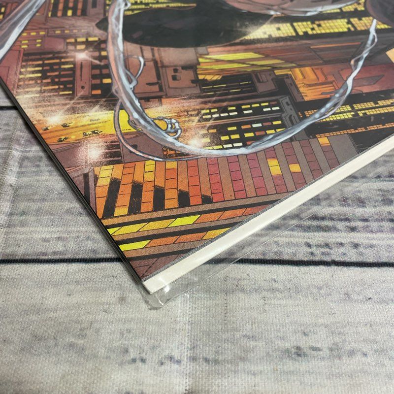 Set Of 2 Venom #26 & 32 Marvel Supervillain Comics Ungraded