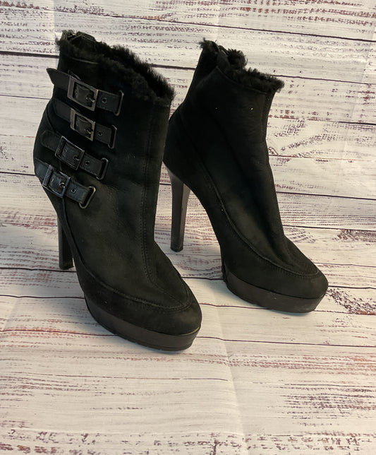 Women's Jimmy Choo Black Boot with fur lining and buckles Size 39 US 8.5