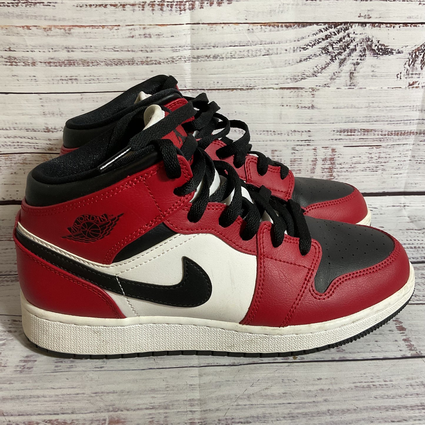 NIKE Air Jordan 1 Chicago Mid 554725-069 Red/Black Unisex Kids Sneakers- SZ 6Y