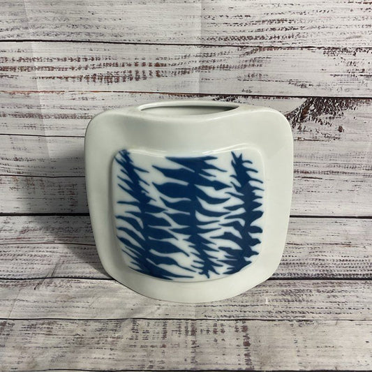 VTG. Bing & Grondahl Denmark Blue/White MCM 5405 Porcelain 7.5" Vase