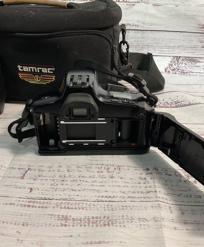 Minolta Maxxum 5000i Film Camera With AF 35-80mm Lens & Maxxum 200i Flash W/ Bag