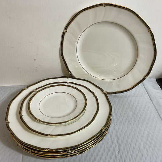 WEDGEWOOD Windsor Black 6 Dinner Plates, 1 Salad Plate, 1 Bread Plate- 8 Pieces