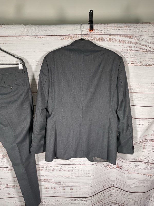 Hugo Boss Men's 2 Piece 100% Wool Grey and Blue Striped Suit Jacket Pants 40S