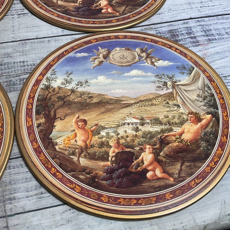 Lady Clare Set Of 4 Taylor's Port Cherub Motif Round 9" Lacquer Finish Placemat
