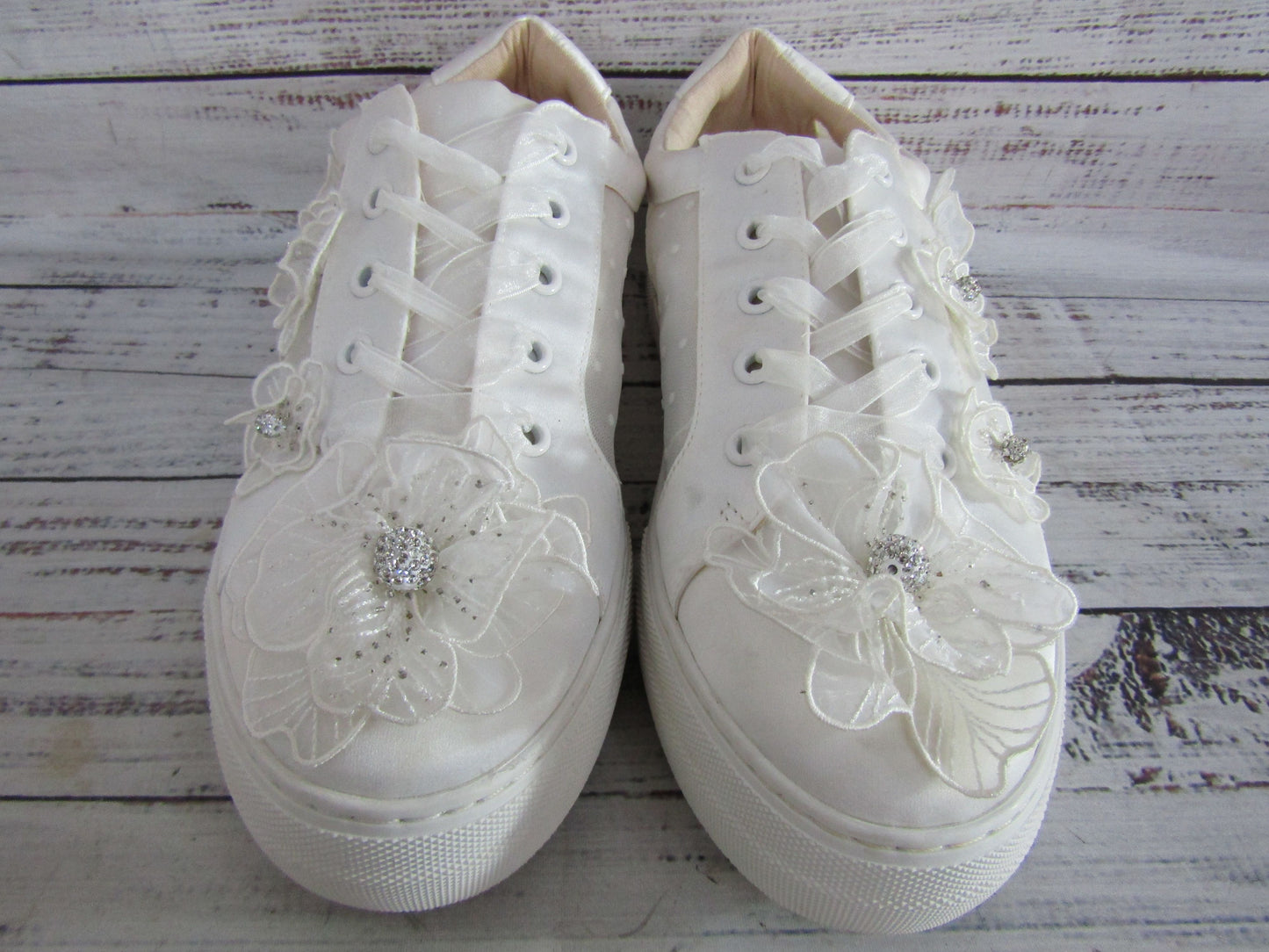 Betsey Johnson Pryce Women's White Floral Sneakers Size 9.5