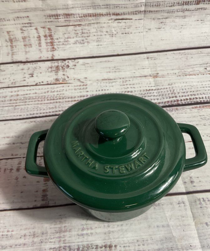 2 Martha Stewart Collection Red & Green Double Handle Round Dutch Oven Pots