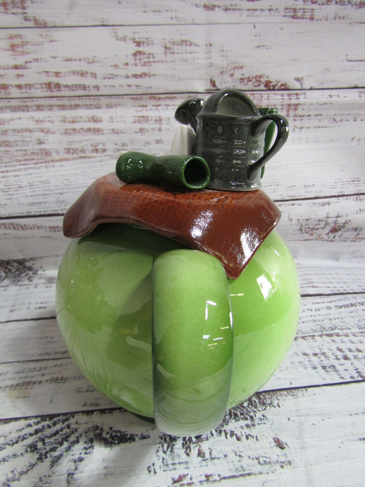 Cardew Design Betty Gardening Teapot Made in England