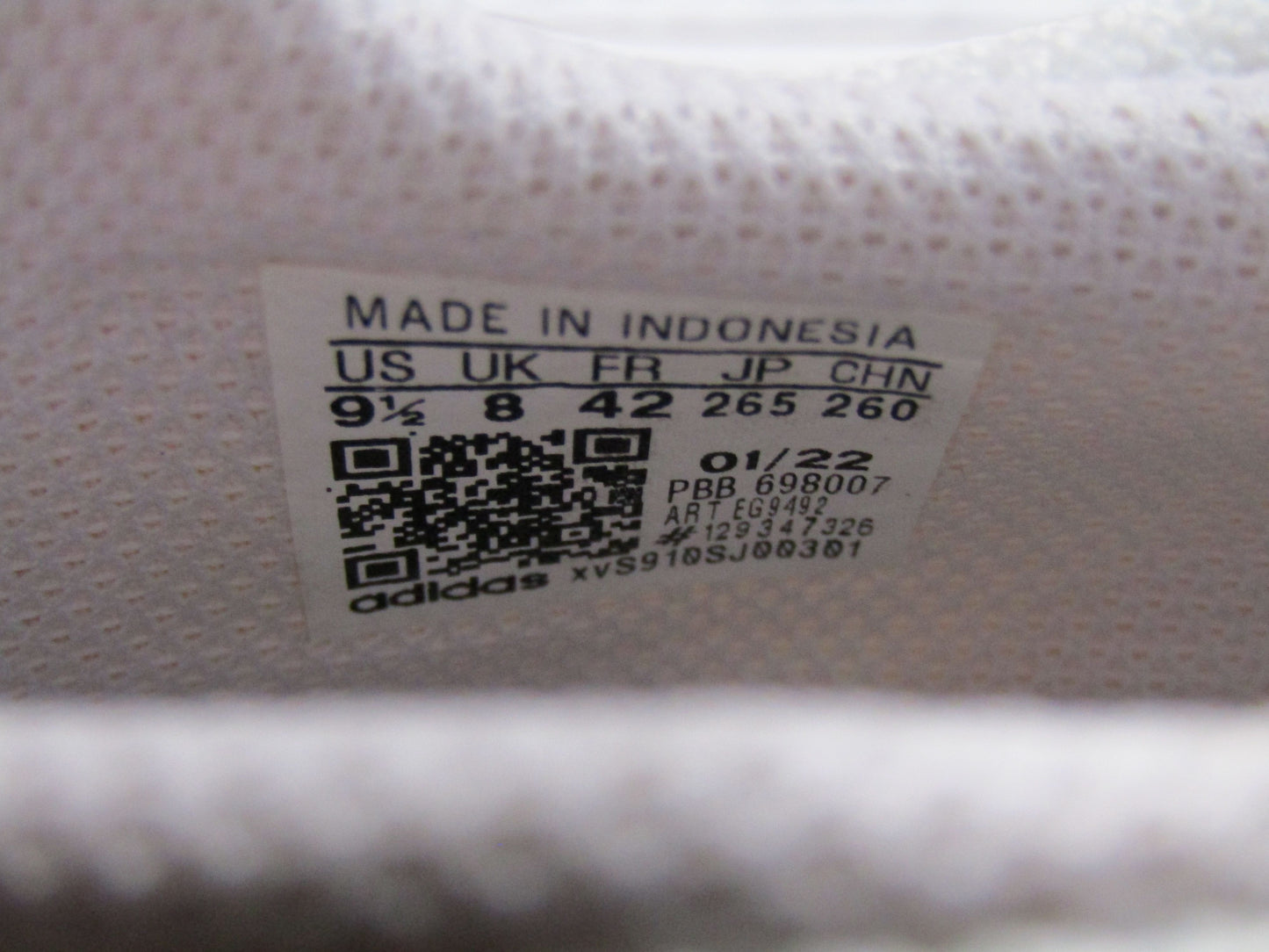 Adidas Swift Run Women's White Low Top Sneakers Size 9.5 EG9492