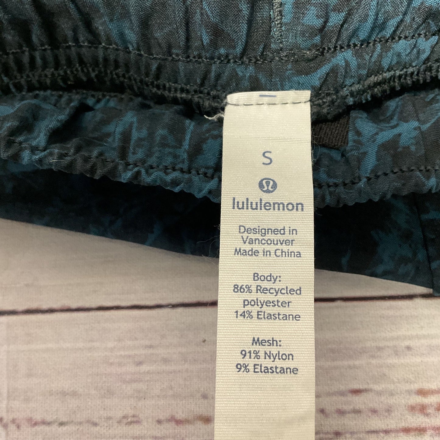 Lululemon Surge Dark Blue Wrinkle Design Linerless Shorts - Size S